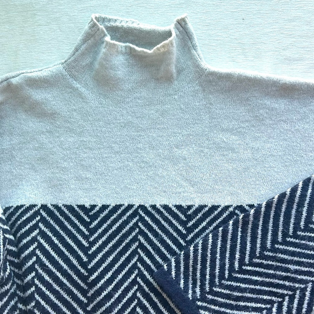 light grey/navy wool blend fashion t-neck sweater